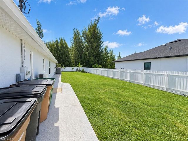 452 SW 19th AVE, Cape Coral, FL 33991