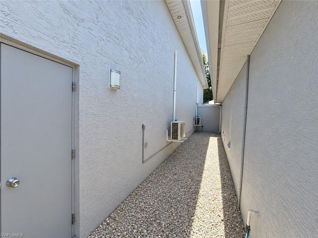 452 SW 19th AVE, Cape Coral, FL 33991