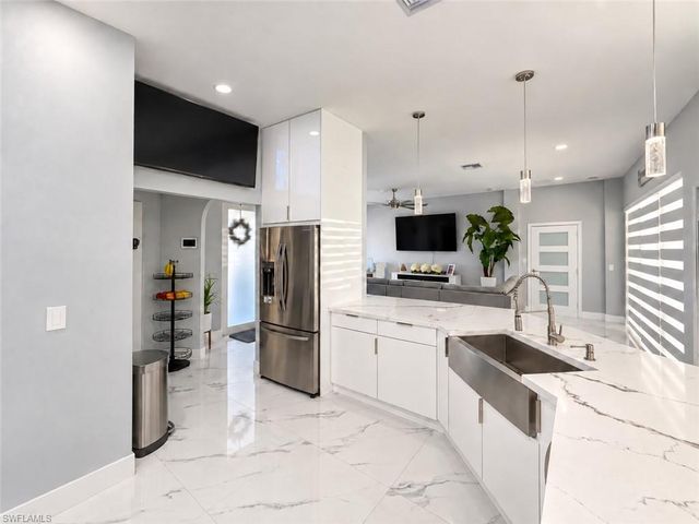 452 SW 19th AVE, Cape Coral, FL 33991
