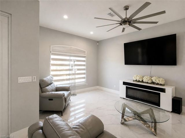 452 SW 19th AVE, Cape Coral, FL 33991