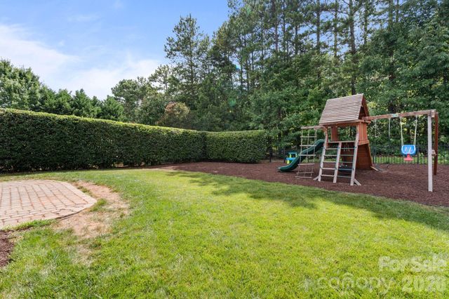 9509 Seamill Road, Charlotte, NC 28278