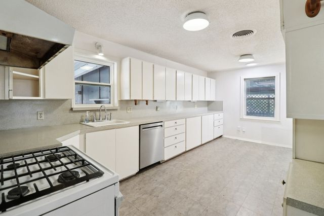 115 N Wisteria Street, Mansfield, TX 76063