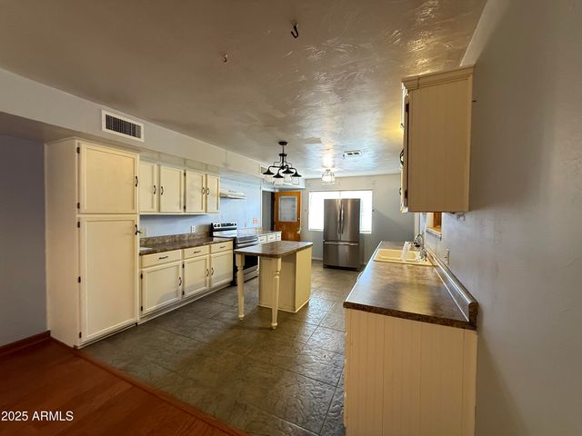 565 RAYMOND Drive, Sierra Vista, AZ 85635