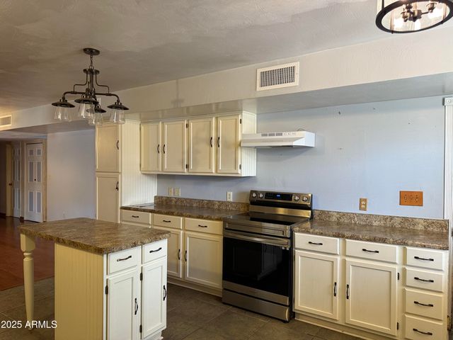 565 RAYMOND Drive, Sierra Vista, AZ 85635