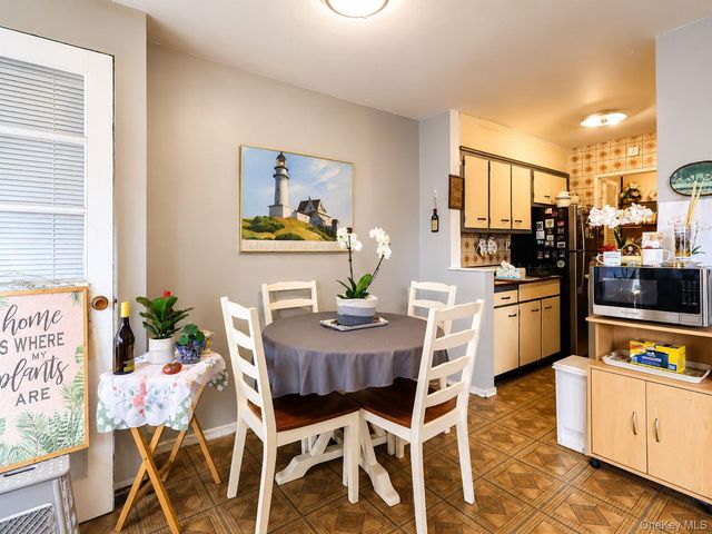 4310 Kissena Boulevard 6B, Flushing, NY 11355