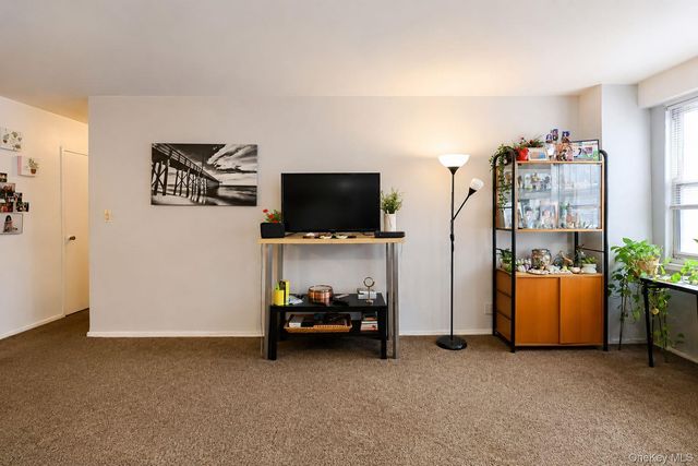 4310 Kissena Boulevard 6B, Flushing, NY 11355