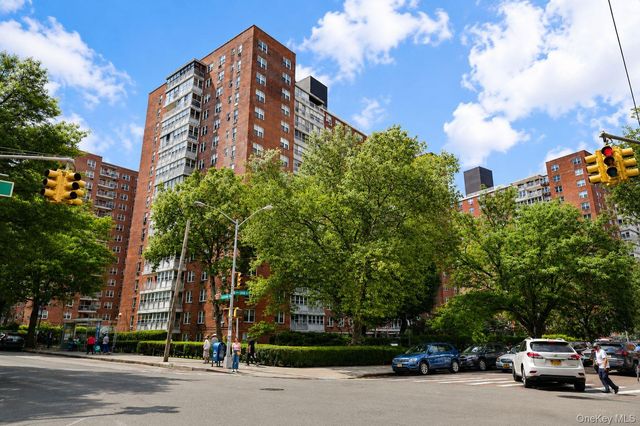 4310 Kissena Boulevard 6B, Flushing, NY 11355