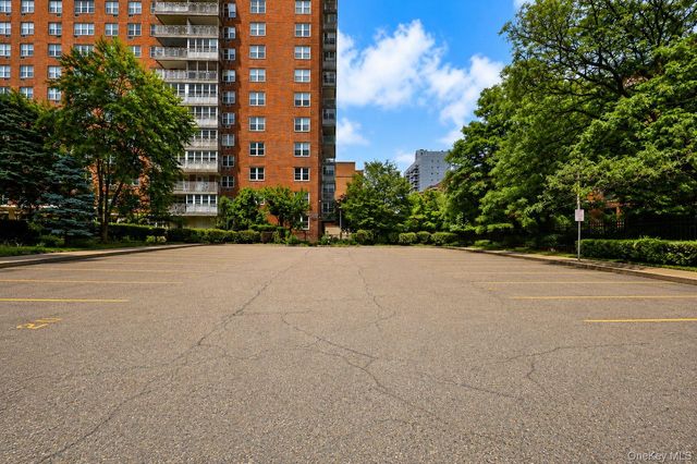 4310 Kissena Boulevard 6B, Flushing, NY 11355