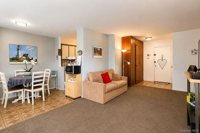 4310 Kissena Boulevard 6B, Flushing, NY 11355