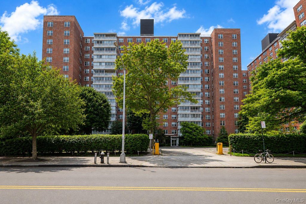 4310 Kissena Boulevard 6B, Flushing, NY 11355