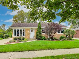 209 AMHERST Avenue, Des Plaines, IL 60016