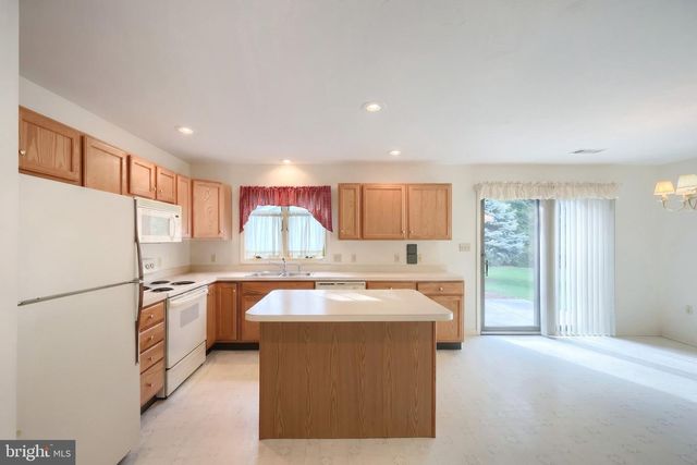 1118 ROOSEVELT CT, Hanover, PA 17331