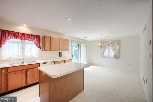 1118 ROOSEVELT CT, Hanover, PA 17331