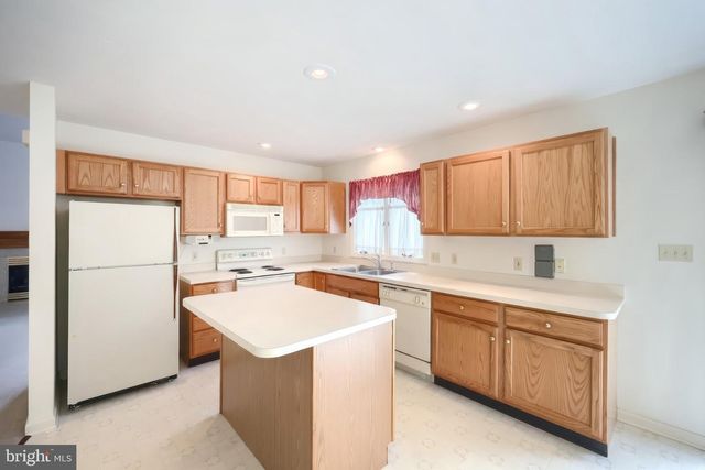 1118 ROOSEVELT CT, Hanover, PA 17331
