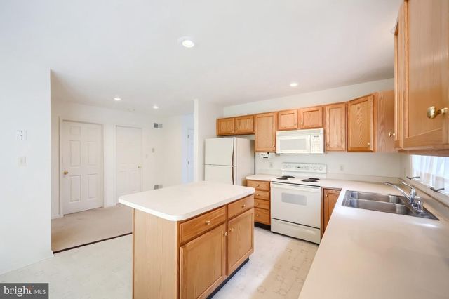 1118 ROOSEVELT CT, Hanover, PA 17331