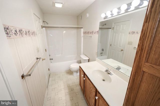 1118 ROOSEVELT CT, Hanover, PA 17331