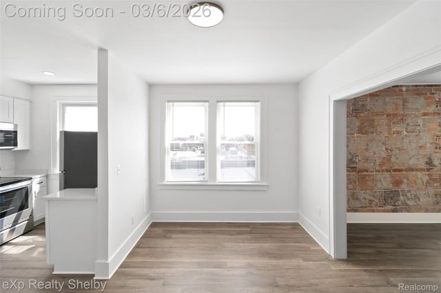 259 W 9 MILE Road 104, Ferndale, MI 48220