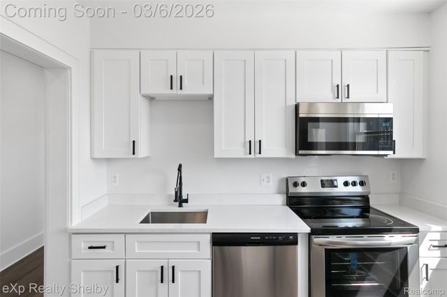 259 W 9 MILE Road 104, Ferndale, MI 48220