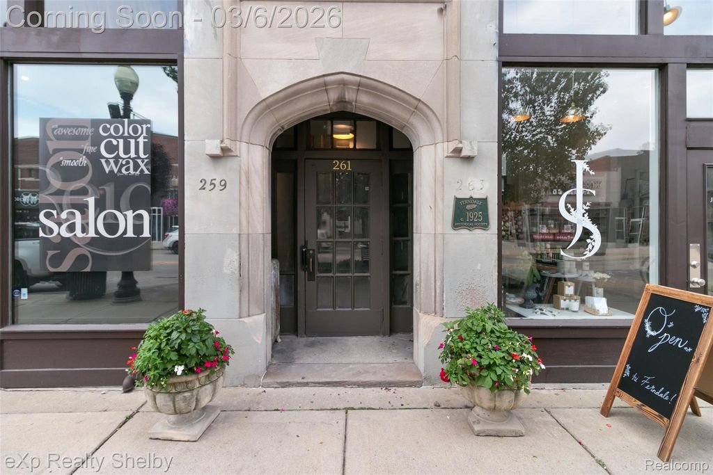 259 W 9 MILE Road 104, Ferndale, MI 48220