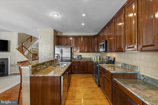 46134 BRISBANE SQ, Potomac Falls, VA 20165