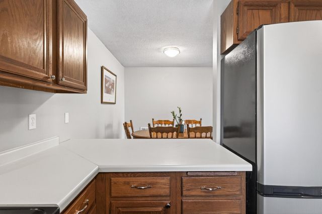 1046 E Travelers Trail 39, Burnsville, MN 55337