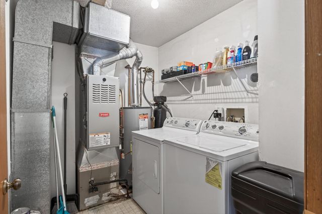 1046 E Travelers Trail 39, Burnsville, MN 55337