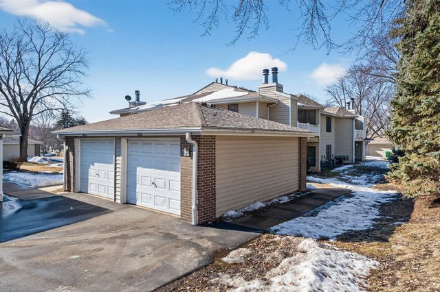 1046 E Travelers Trail 39, Burnsville, MN 55337