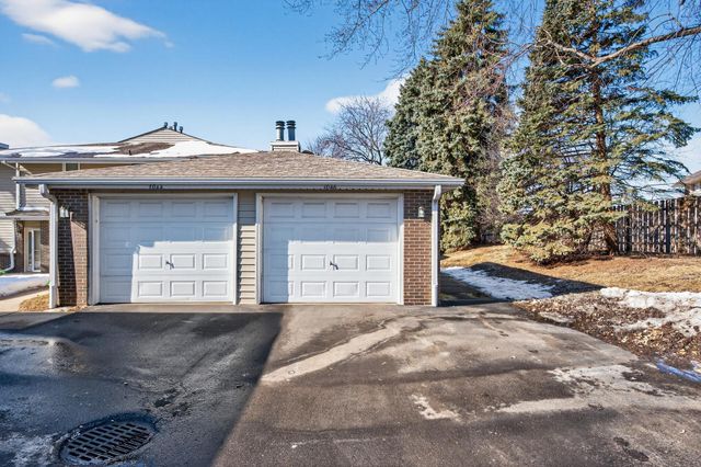 1046 E Travelers Trail 39, Burnsville, MN 55337