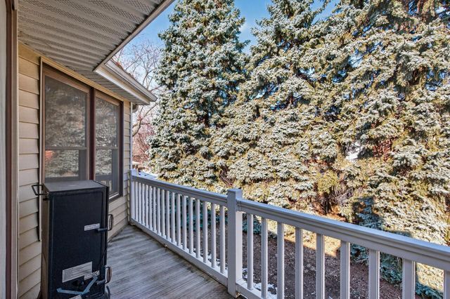 1046 E Travelers Trail 39, Burnsville, MN 55337