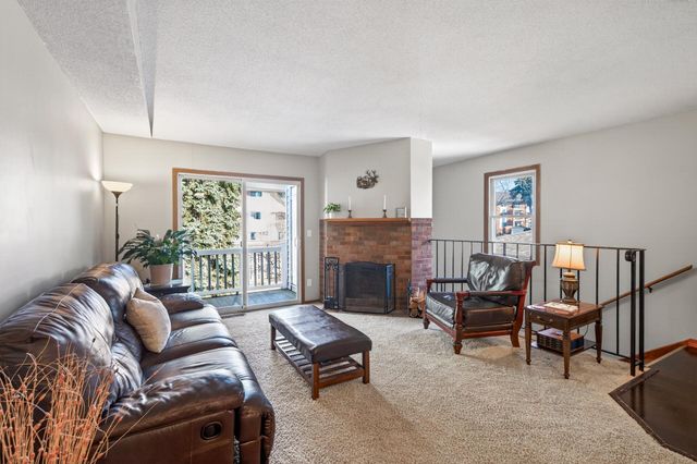 1046 E Travelers Trail 39, Burnsville, MN 55337