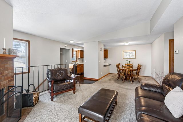 1046 E Travelers Trail 39, Burnsville, MN 55337