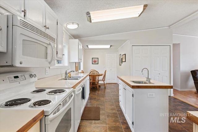 5758 W Hill Rd, Boise, ID 83703