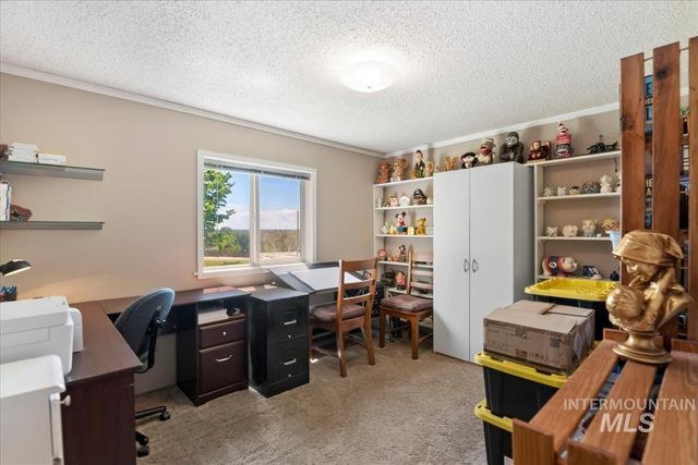 5758 W Hill Rd, Boise, ID 83703