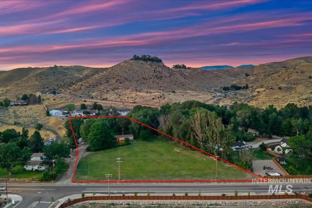 5758 W Hill Rd, Boise, ID 83703