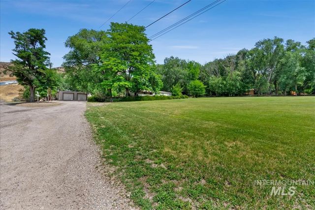 5758 W Hill Rd, Boise, ID 83703