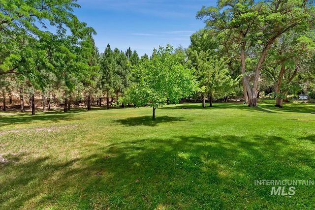 5758 W Hill Rd, Boise, ID 83703
