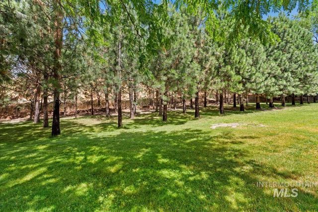 5758 W Hill Rd, Boise, ID 83703
