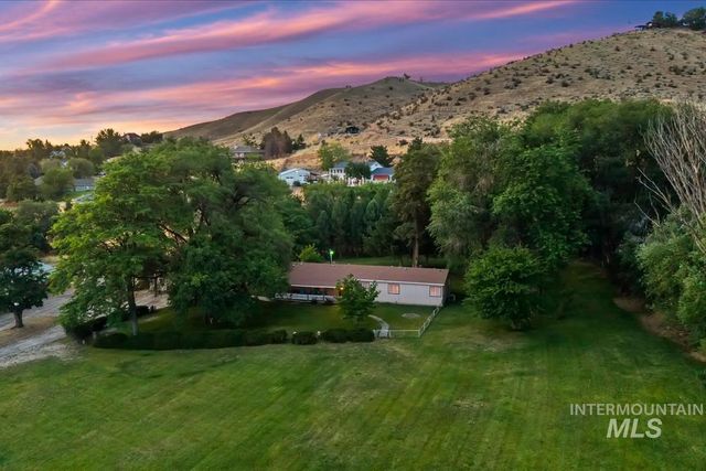 5758 W Hill Rd, Boise, ID 83703