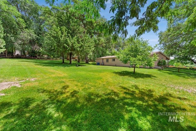 5758 W Hill Rd, Boise, ID 83703