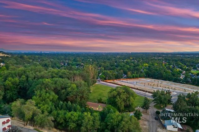 5758 W Hill Rd, Boise, ID 83703