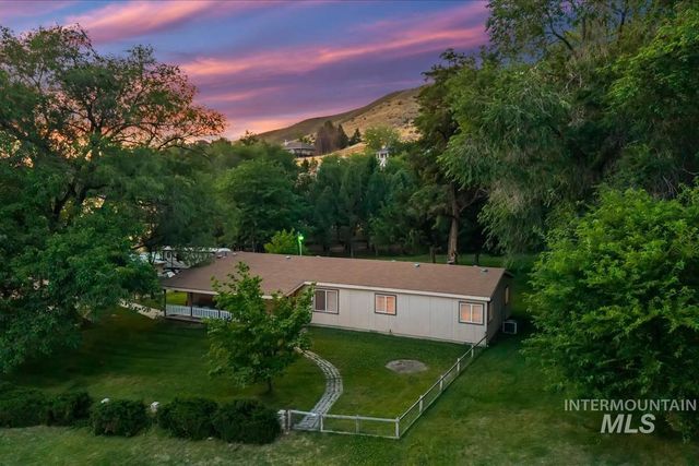 5758 W Hill Rd, Boise, ID 83703