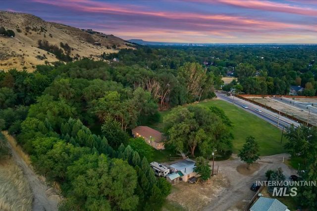 5758 W Hill Rd, Boise, ID 83703