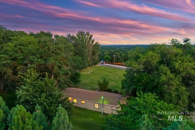 5758 W Hill Rd, Boise, ID 83703