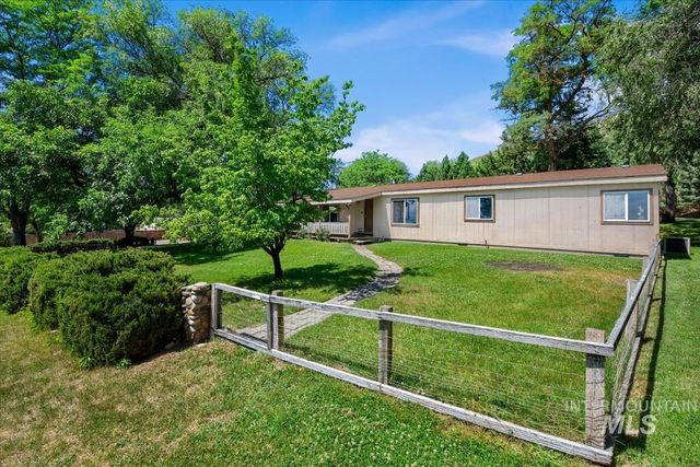5758 W Hill Rd, Boise, ID 83703