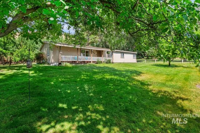 5758 W Hill Rd, Boise, ID 83703