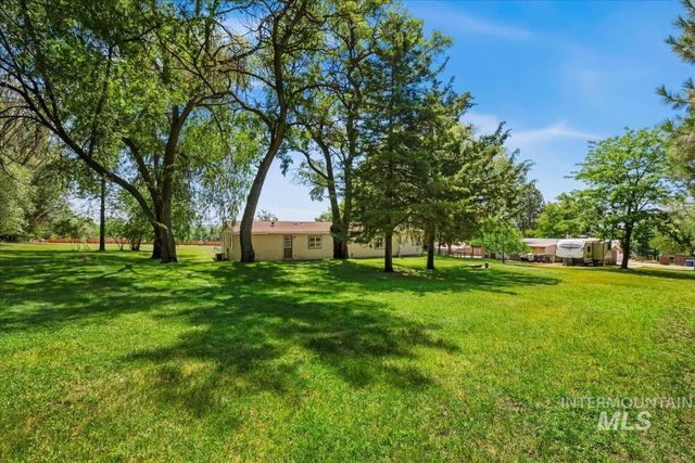 5758 W Hill Rd, Boise, ID 83703