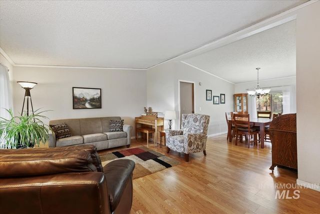 5758 W Hill Rd, Boise, ID 83703