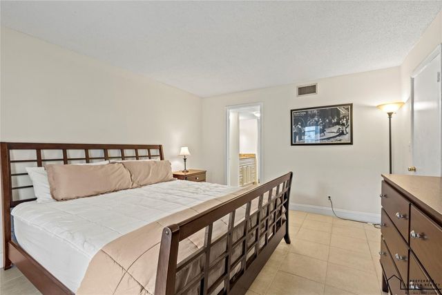 4191 NW 41st Street 316, Lauderdale Lakes, FL 33319