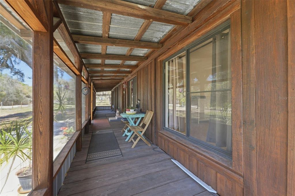 Image 12 of property listing at 515 S COVELAKE TERRACE, Inverness, FL 34450