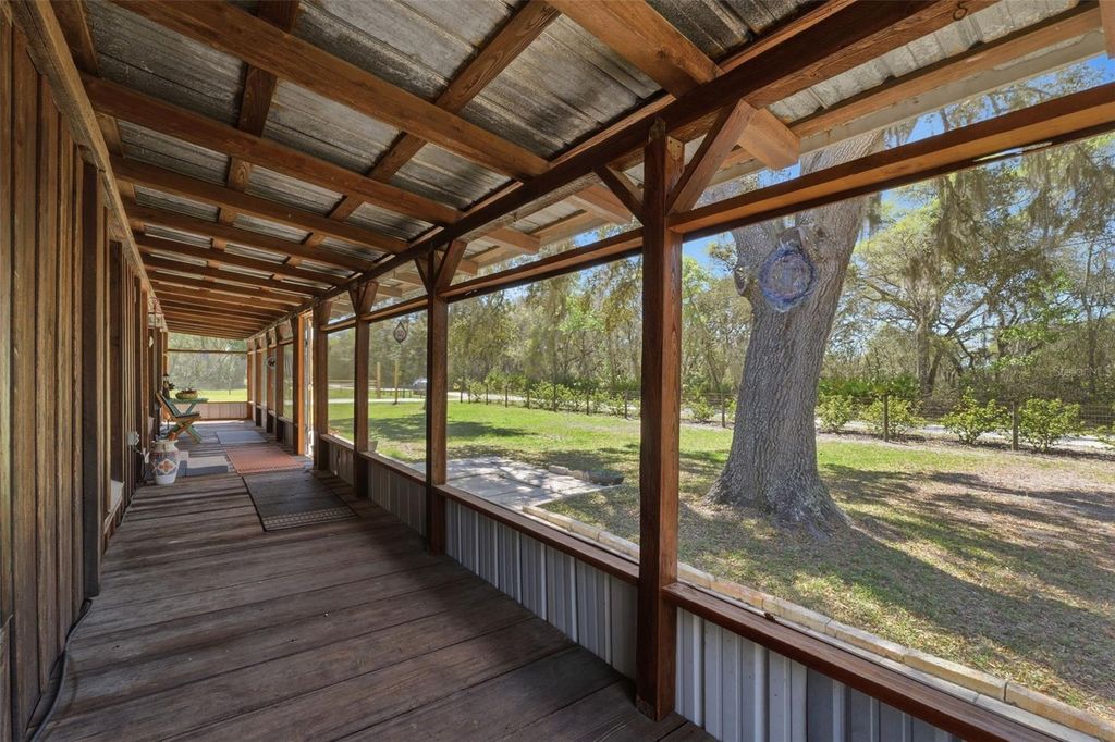 Image 13 of property listing at 515 S COVELAKE TERRACE, Inverness, FL 34450